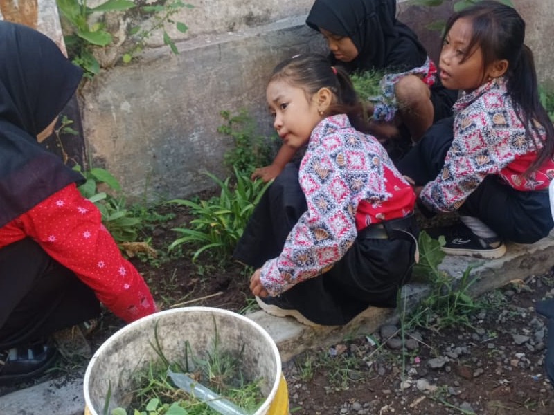 KAMIS BERSIH, MENCIPTAKAN LINGKUNGAN SEHAT UDARA BERSIH AGAR SEHAT JASMANI DAN ROHANI